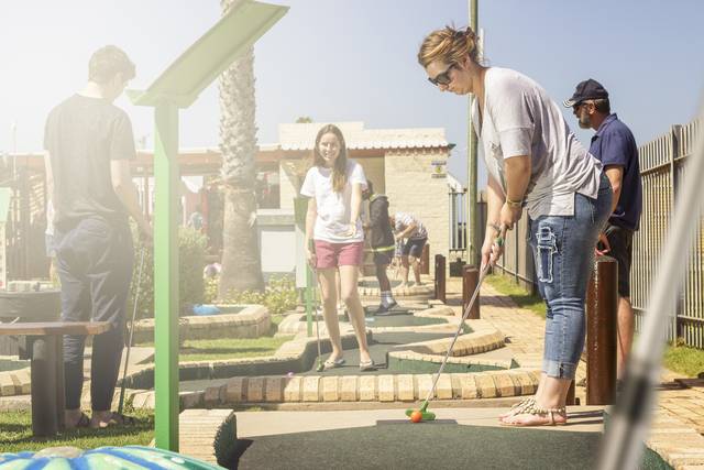 dolphin beach entertainment supertube mini golf jbay 001 dolphin beach entertainment supertube mini golf jbay 001