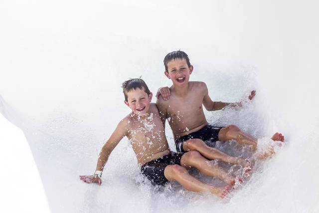 dolphin beach entertainment supertube mini golf jbay 005 dolphin beach entertainment supertube mini golf jbay 005