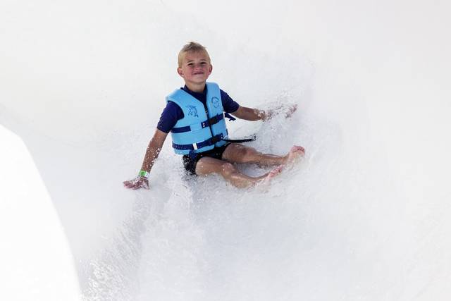 dolphin beach entertainment supertube mini golf jbay 006 dolphin beach entertainment supertube mini golf jbay 006