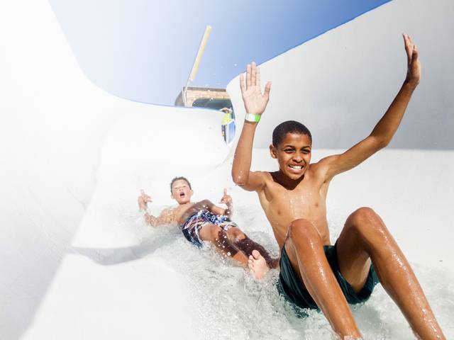 dolphin beach entertainment supertube mini golf jbay 011 dolphin beach entertainment supertube mini golf jbay 011