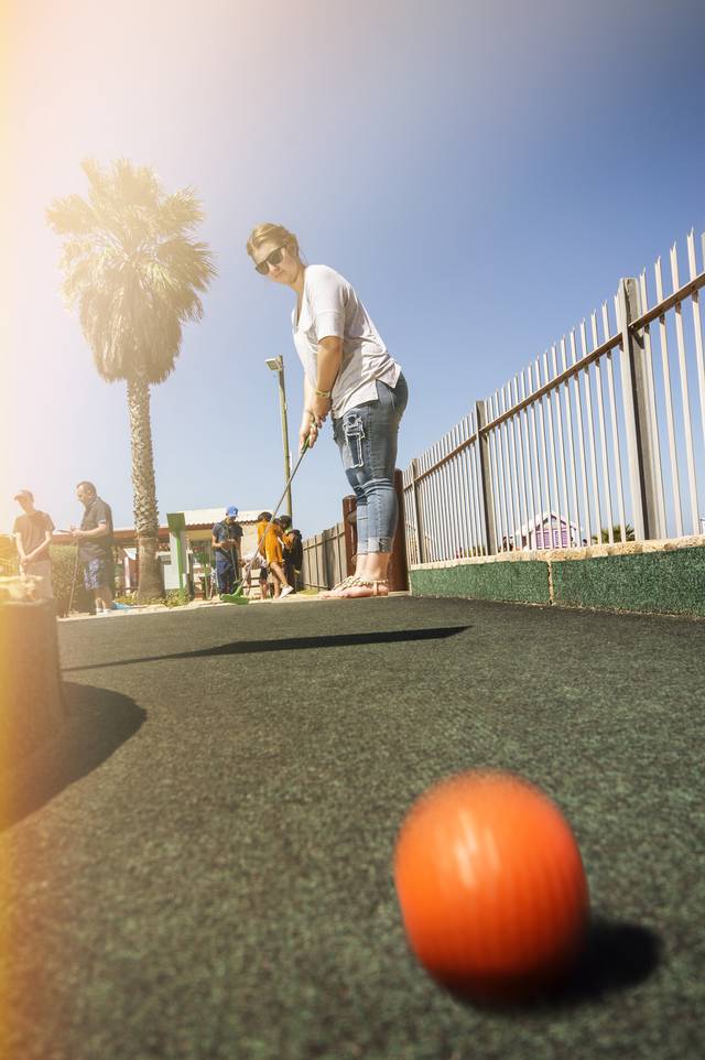 dolphin beach entertainment supertube mini golf jbay 014 dolphin beach entertainment supertube mini golf jbay 014