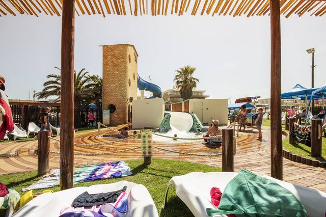 dolphin beach entertainment supertube mini golf jbay 016 dolphin beach entertainment supertube mini golf jbay 016