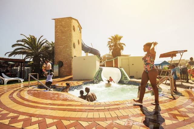 dolphin beach entertainment supertube mini golf jbay 019 dolphin beach entertainment supertube mini golf jbay 019