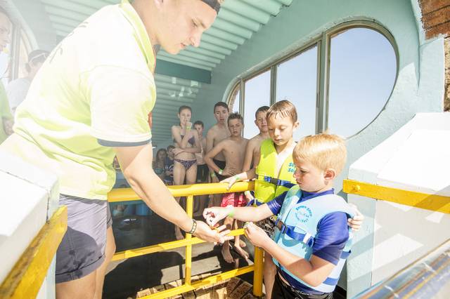 dolphin beach entertainment supertube mini golf jbay 020 dolphin beach entertainment supertube mini golf jbay 020