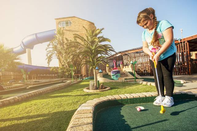 dolphin beach entertainment supertube mini golf jbay 022 dolphin beach entertainment supertube mini golf jbay 022