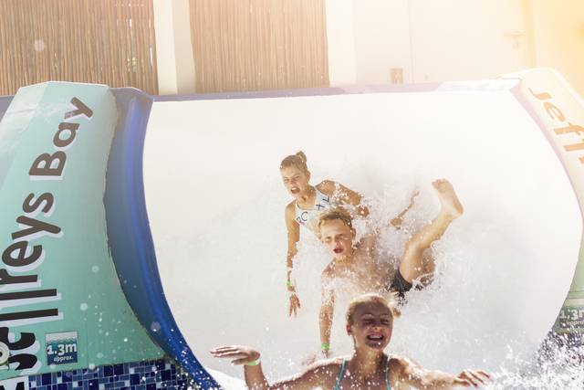 dolphin beach entertainment supertube mini golf jbay 024 dolphin beach entertainment supertube mini golf jbay 024